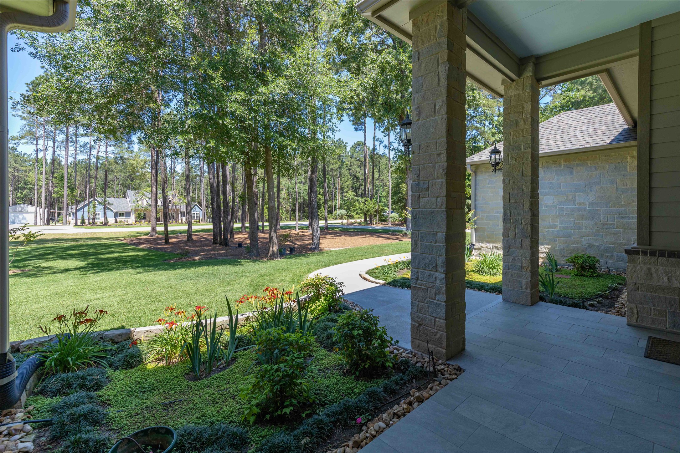166 Rim Rock Road Huntsville, TX 77340 - Photo 7 of 50 Front porch