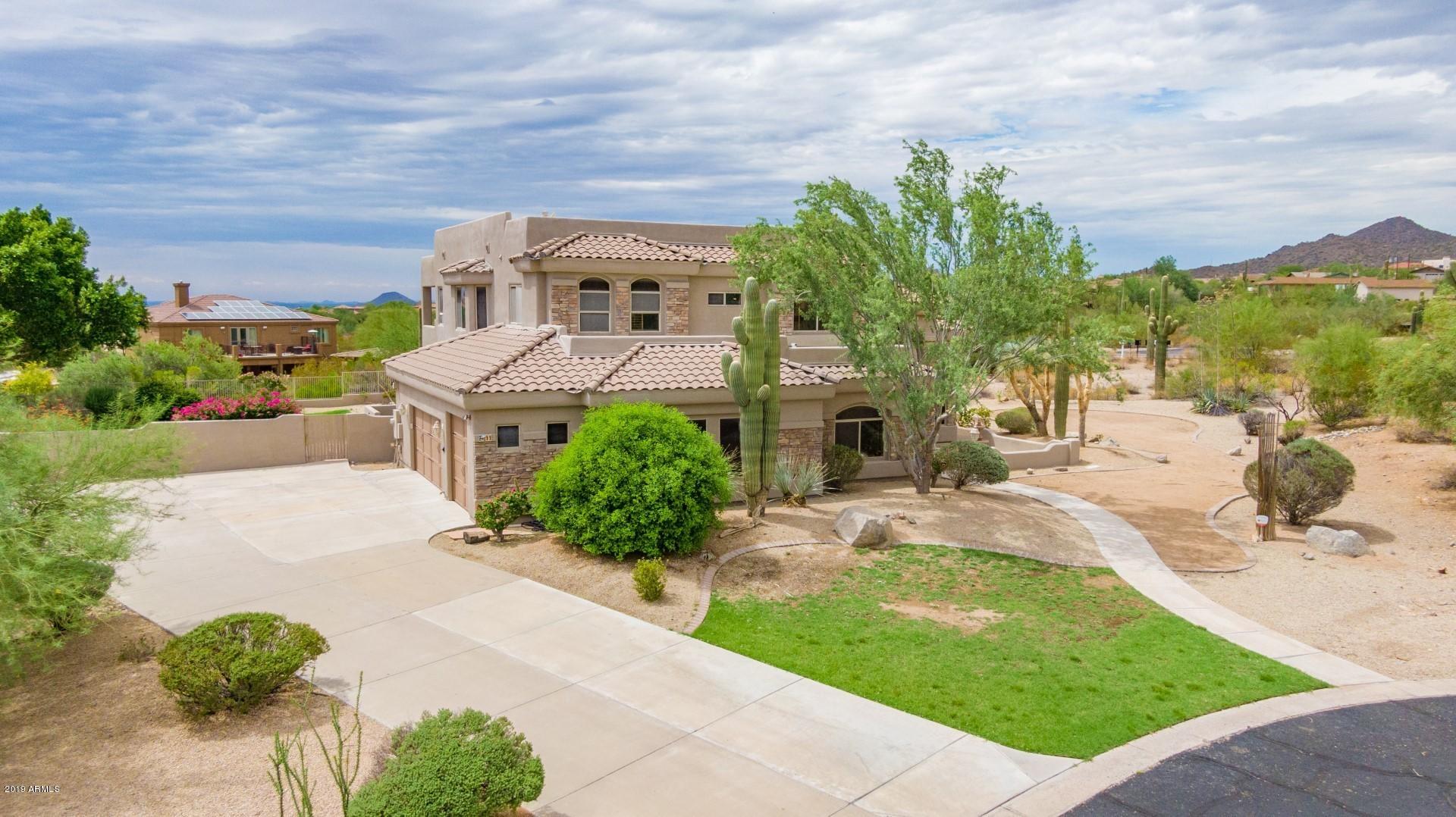 3530 North Hawes Road, Unit 11 Mesa, AZ 85207 - Photo 51 of 60 a front view of a house with garden