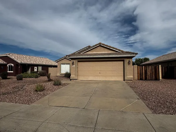 $1,900 | 14613 North 154th Avenue, Surprise, AZ 85379