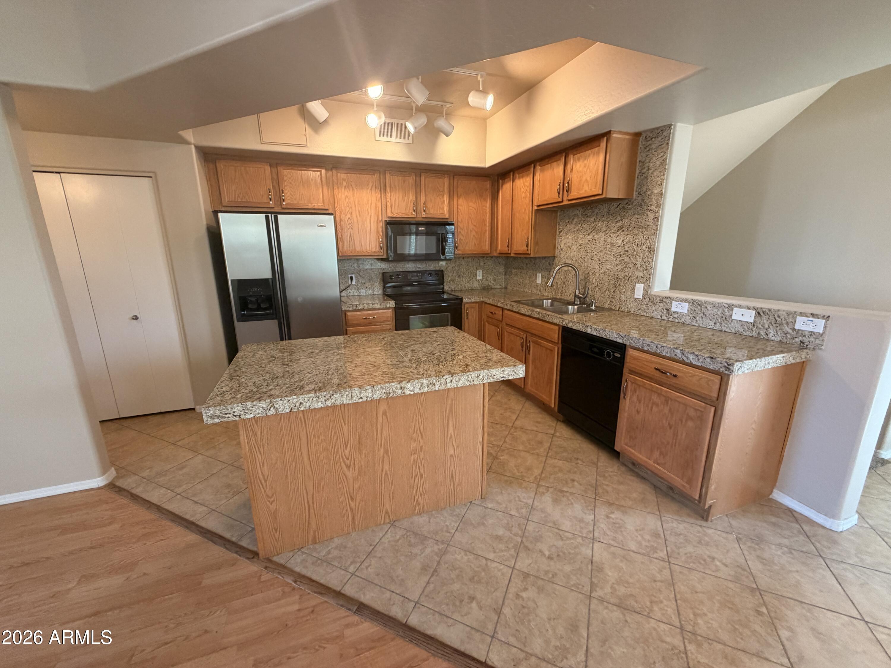 3250 West Greenway Road, Unit 148 Phoenix, AZ 85053 - Photo 12 of 25