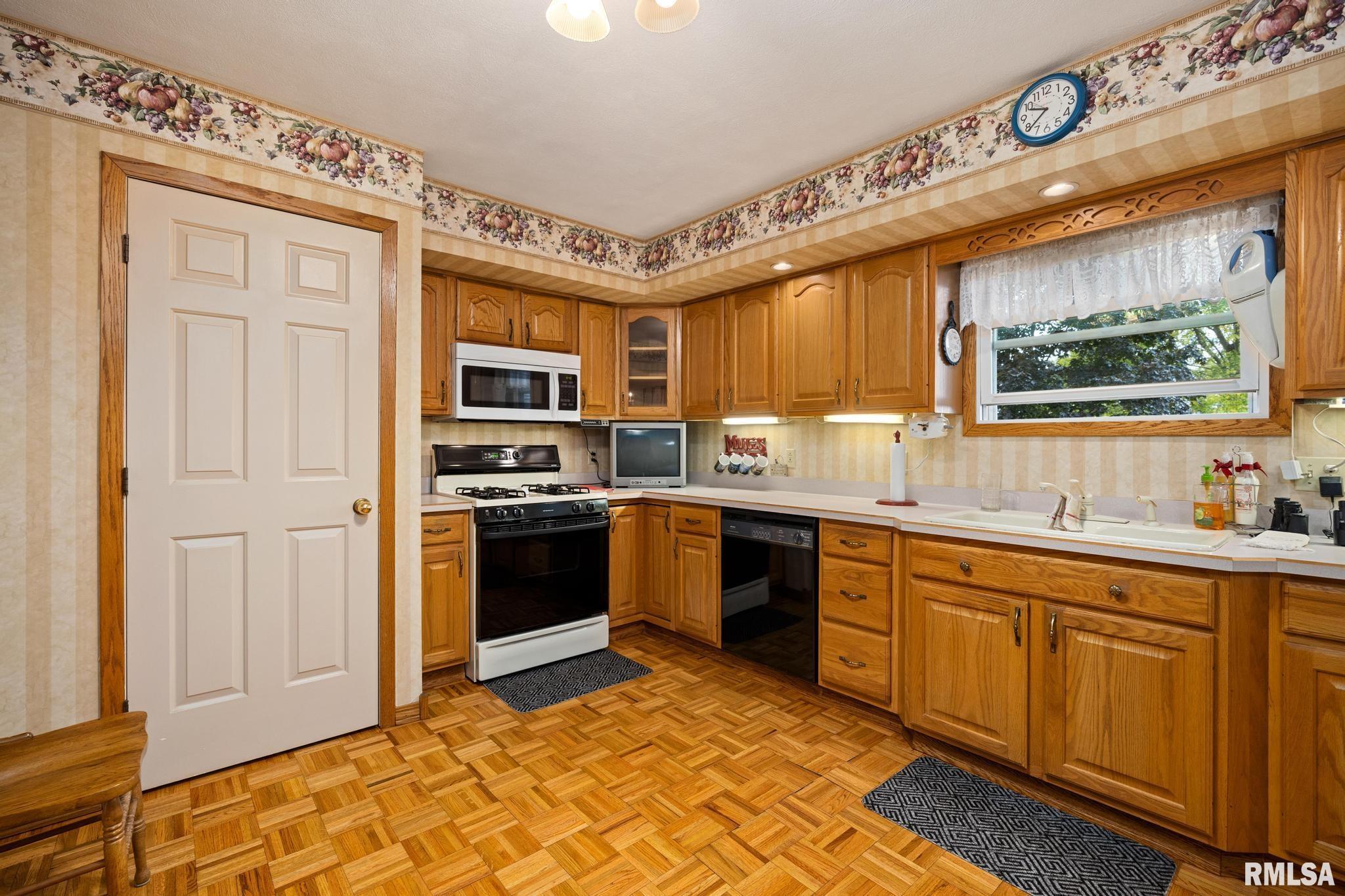 13694 Egg Ranch Road Pekin, IL 61554 - Photo 11 of 54