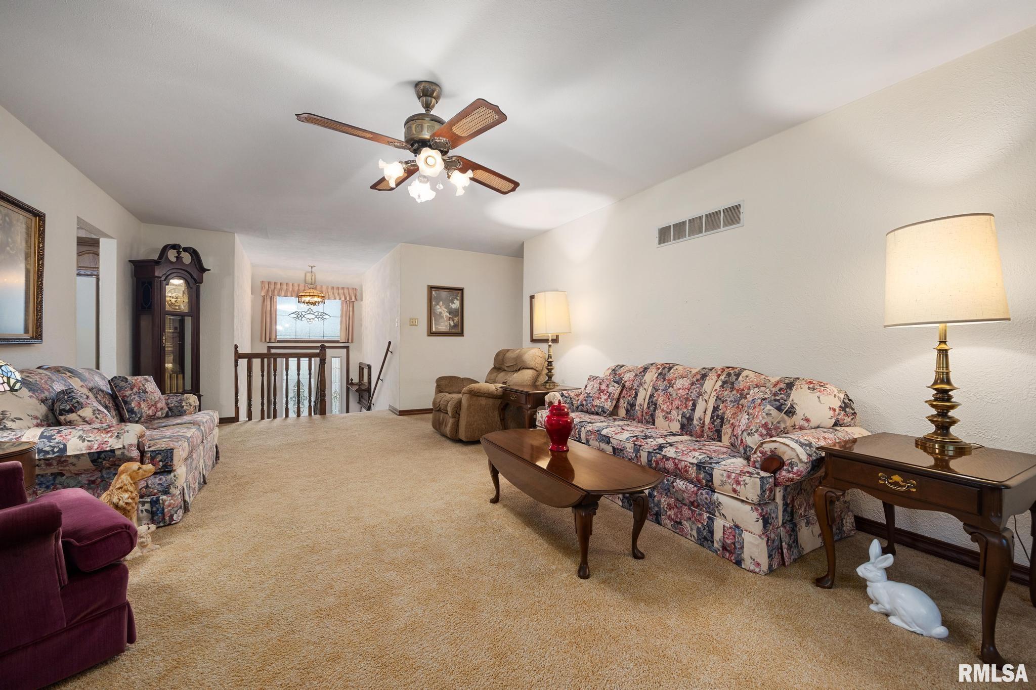 13694 Egg Ranch Road Pekin, IL 61554 - Photo 4 of 54