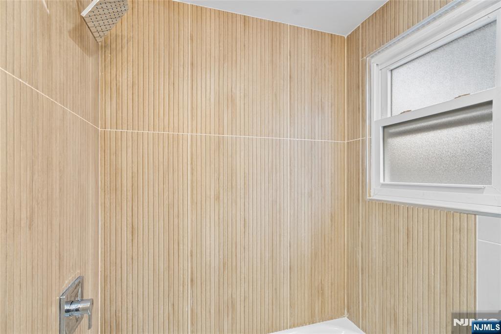 369 Hops Lane Secaucus, NJ 07094 - Photo 15 of 17