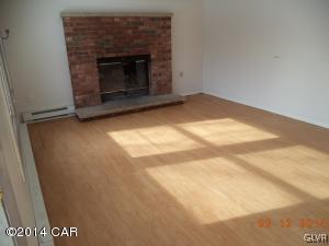 71 Iowa Road Albrightsville, PA 18210 - Photo 3 of 10 living room