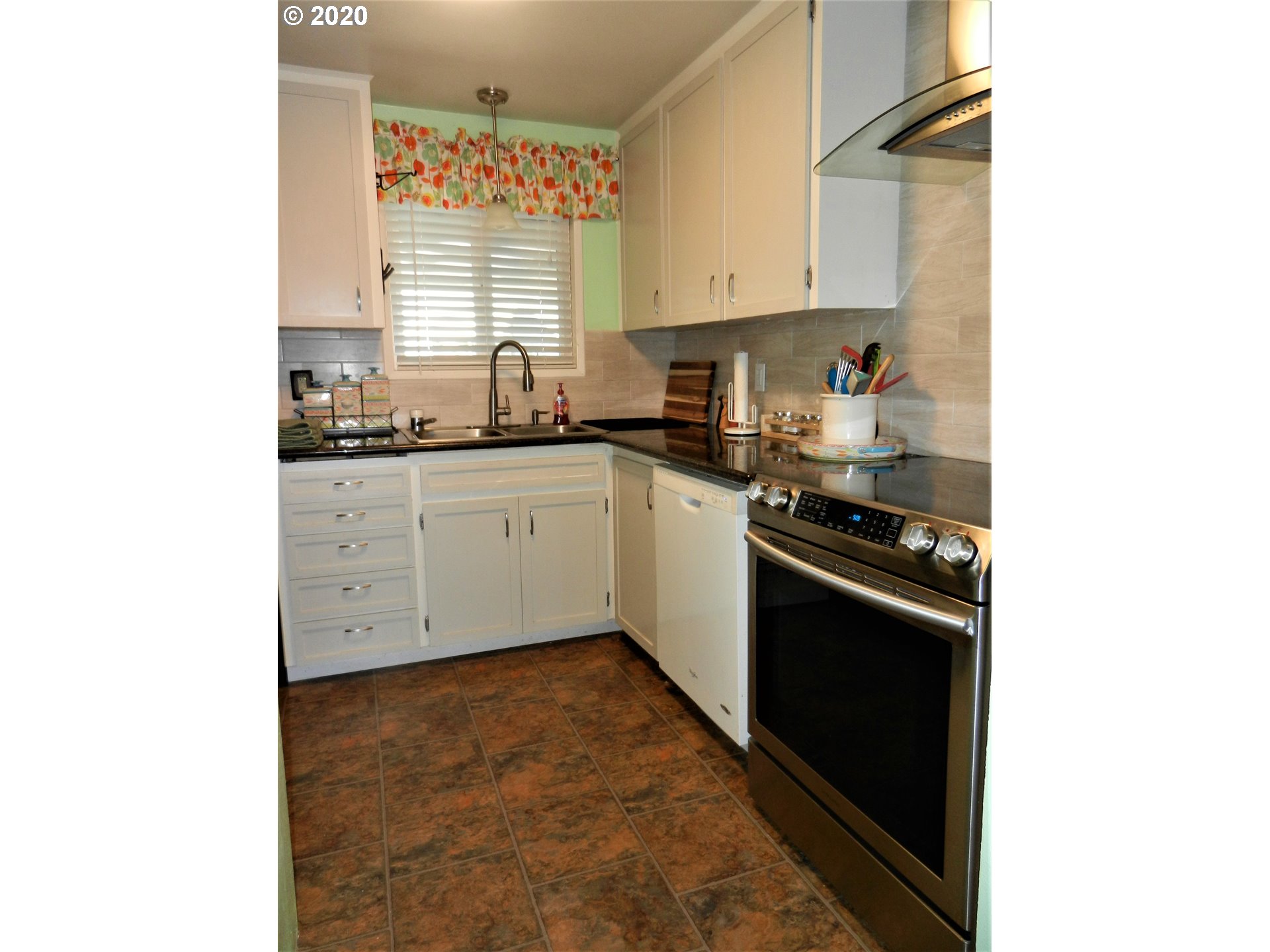 2069 Country Club Road Woodburn, OR 97071 - Photo 8 of 27 Gallery Image 8