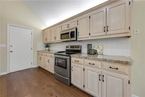 $540,000 | 5232 West 121st Street, Overland Park, KS 66209