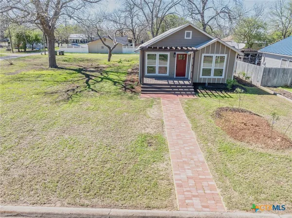 $185,000 | 403 West French Street, Cuero, TX 77954