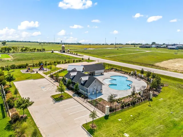 $3,800 | 127 Clearwater Court, Rhome, TX 76078