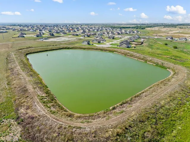 $3,800 | 127 Clearwater Court, Rhome, TX 76078