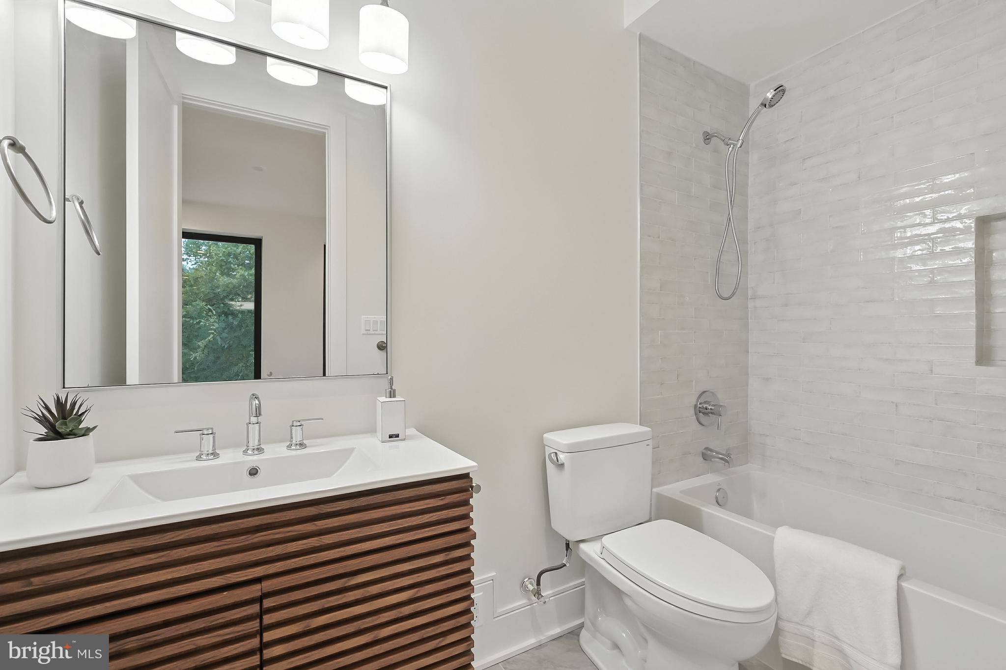 3622 S Street Northwest Washington, DC 20007 - Photo 28 of 53 Bedroom 2 en-suite bath