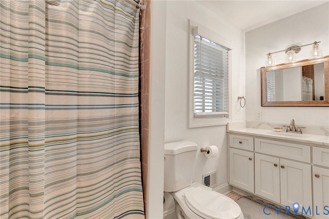708 Keats Road Henrico, VA 23229 - Photo 21 of 39 Hall Bath