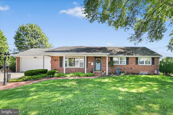 $425,000 | 627 Pine Hill Road, Lititz, PA 17543
