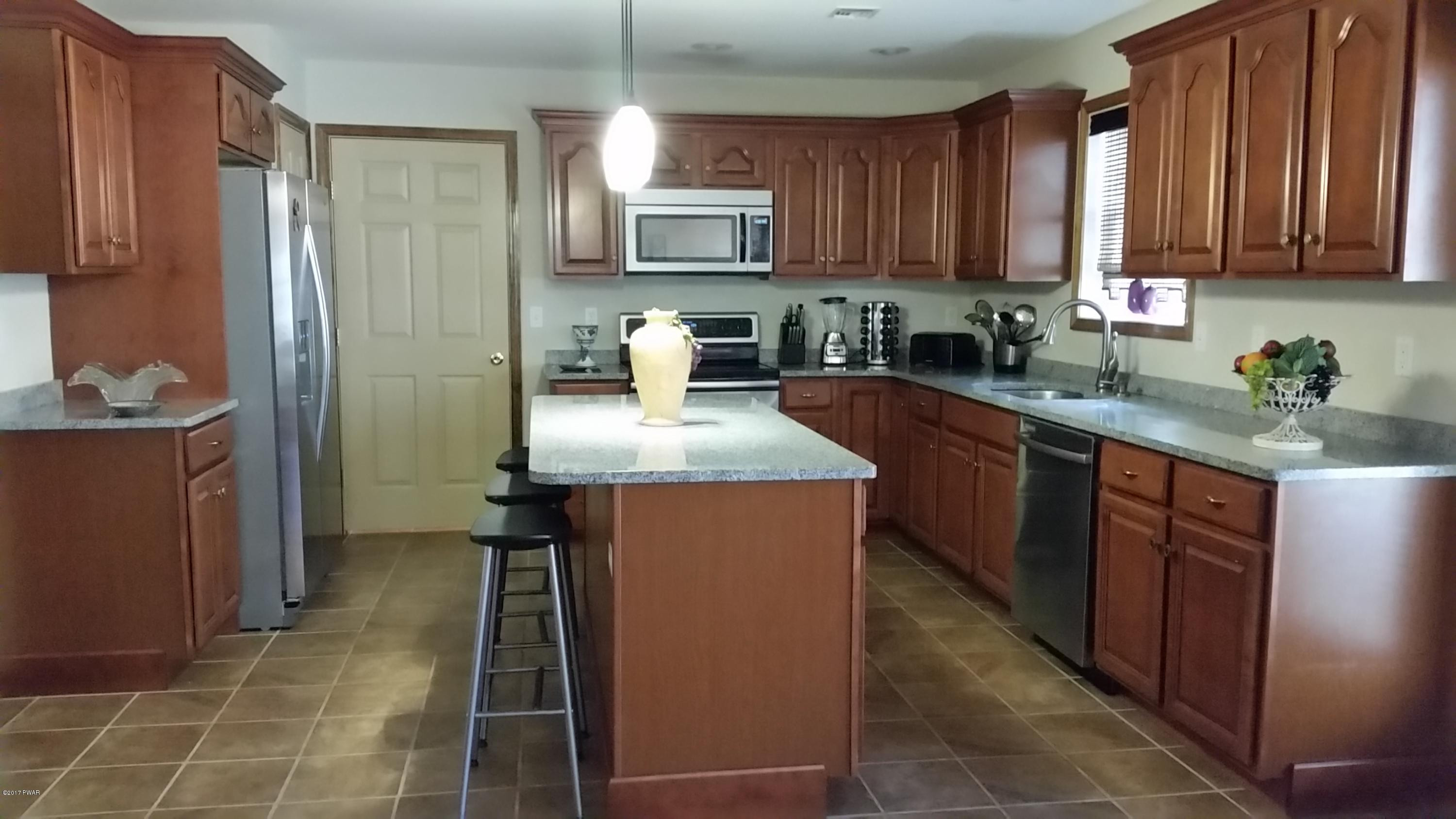 137 Johnson Road Milford, PA 18337 - Photo 3 of 26 3 Kitchen 1