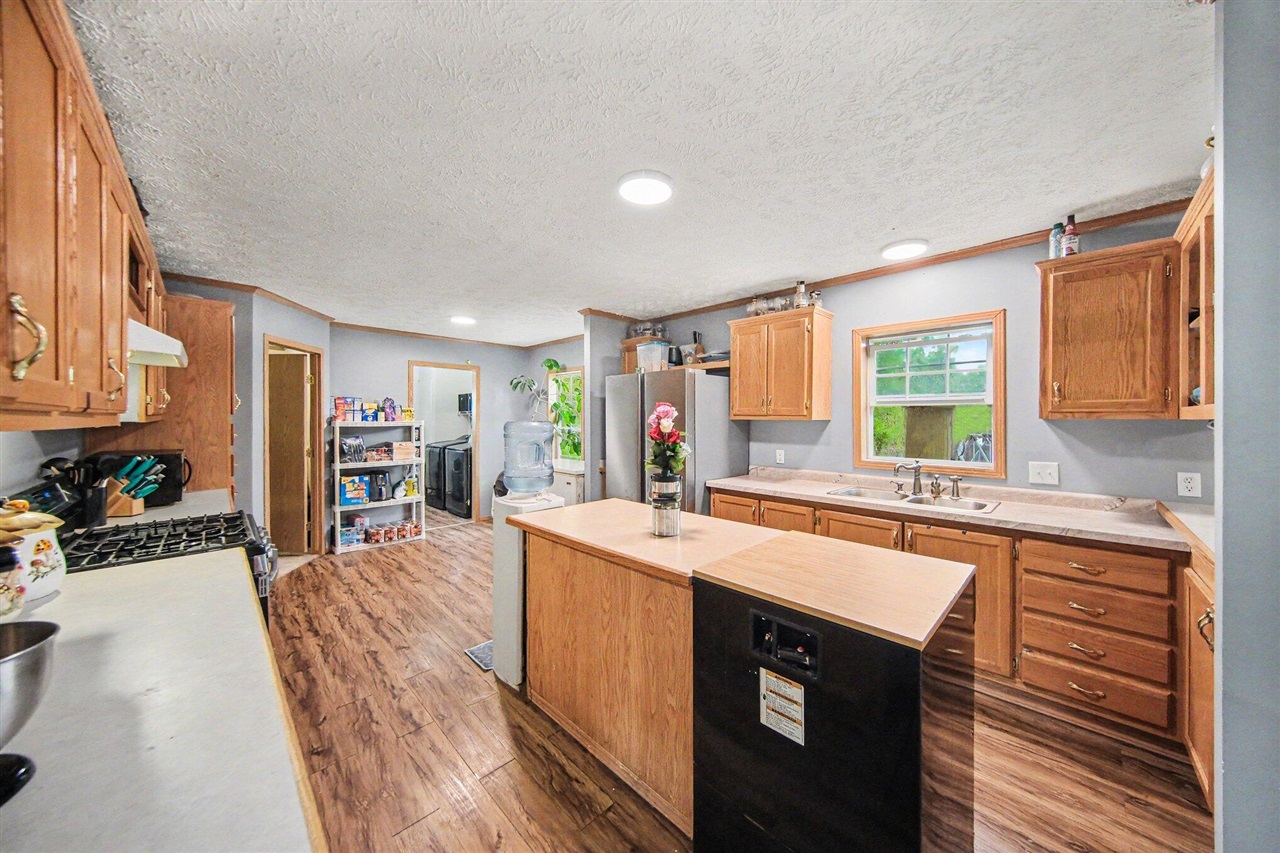 6848 Coon Hill Road Munith, MI 49259 - Photo 5 of 19