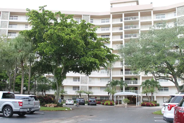 $4,000 | 3507 Oaks Way, Unit 603, Pompano Beach, FL 33069