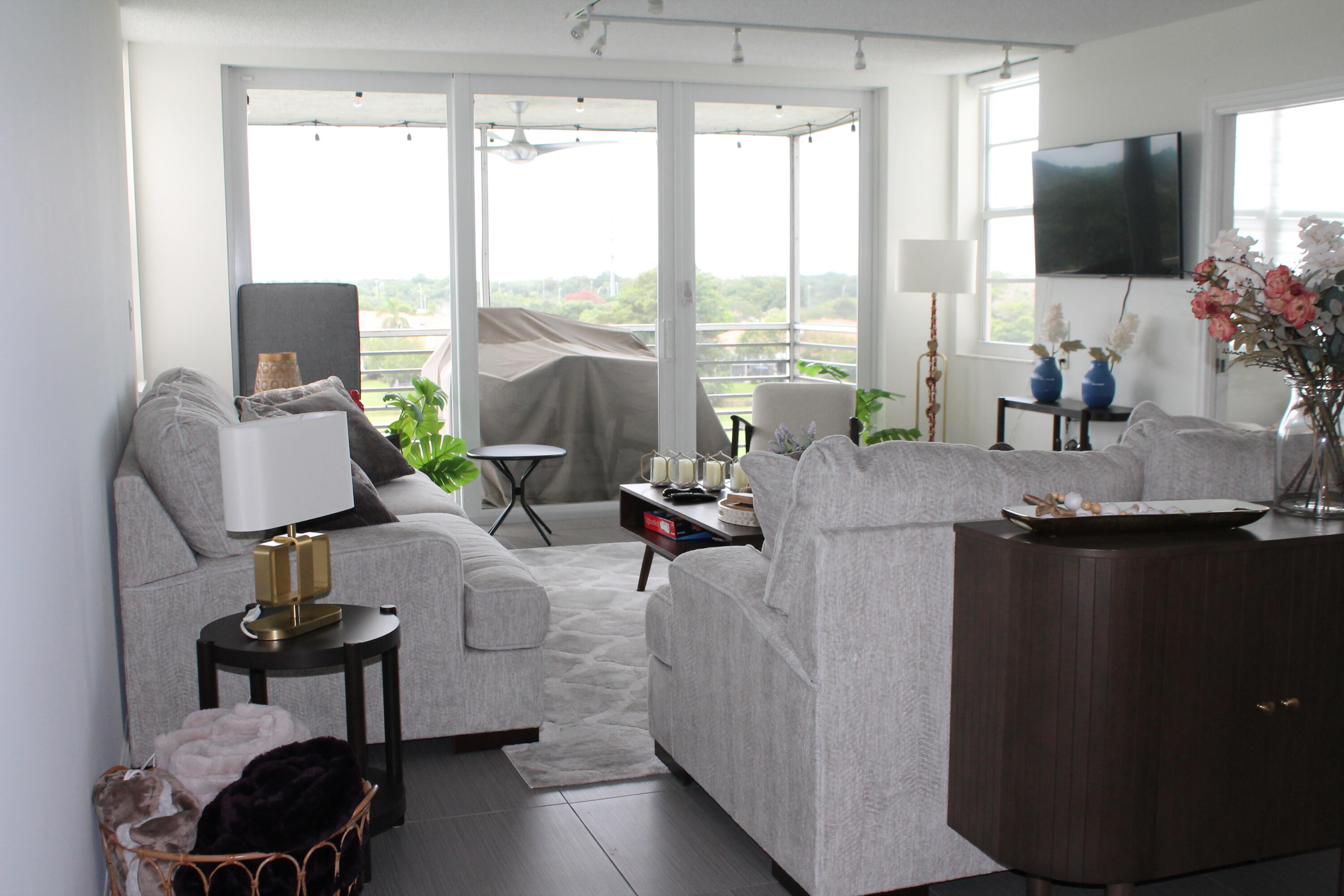 3507 Oaks Way, Unit 603 Pompano Beach, FL 33069 - Photo 12 of 32 9