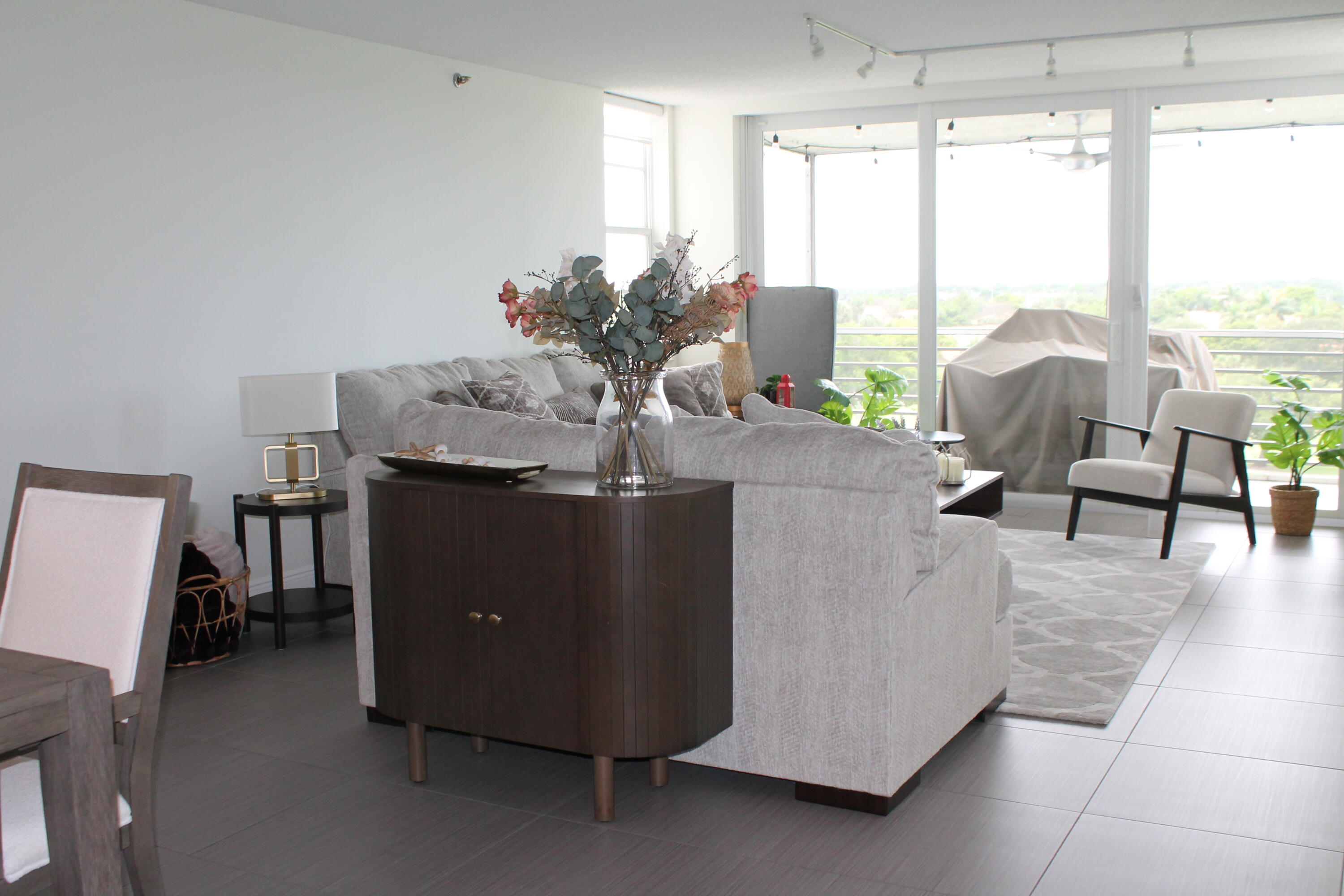 3507 Oaks Way, Unit 603 Pompano Beach, FL 33069 - Photo 10 of 32 7