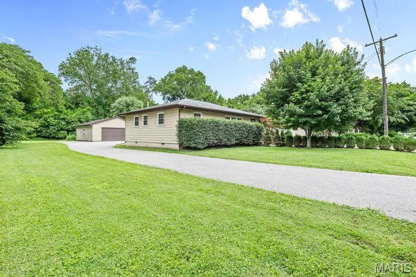 $175,000 | 323 Brookside Drive, Caseyville, IL 62232
