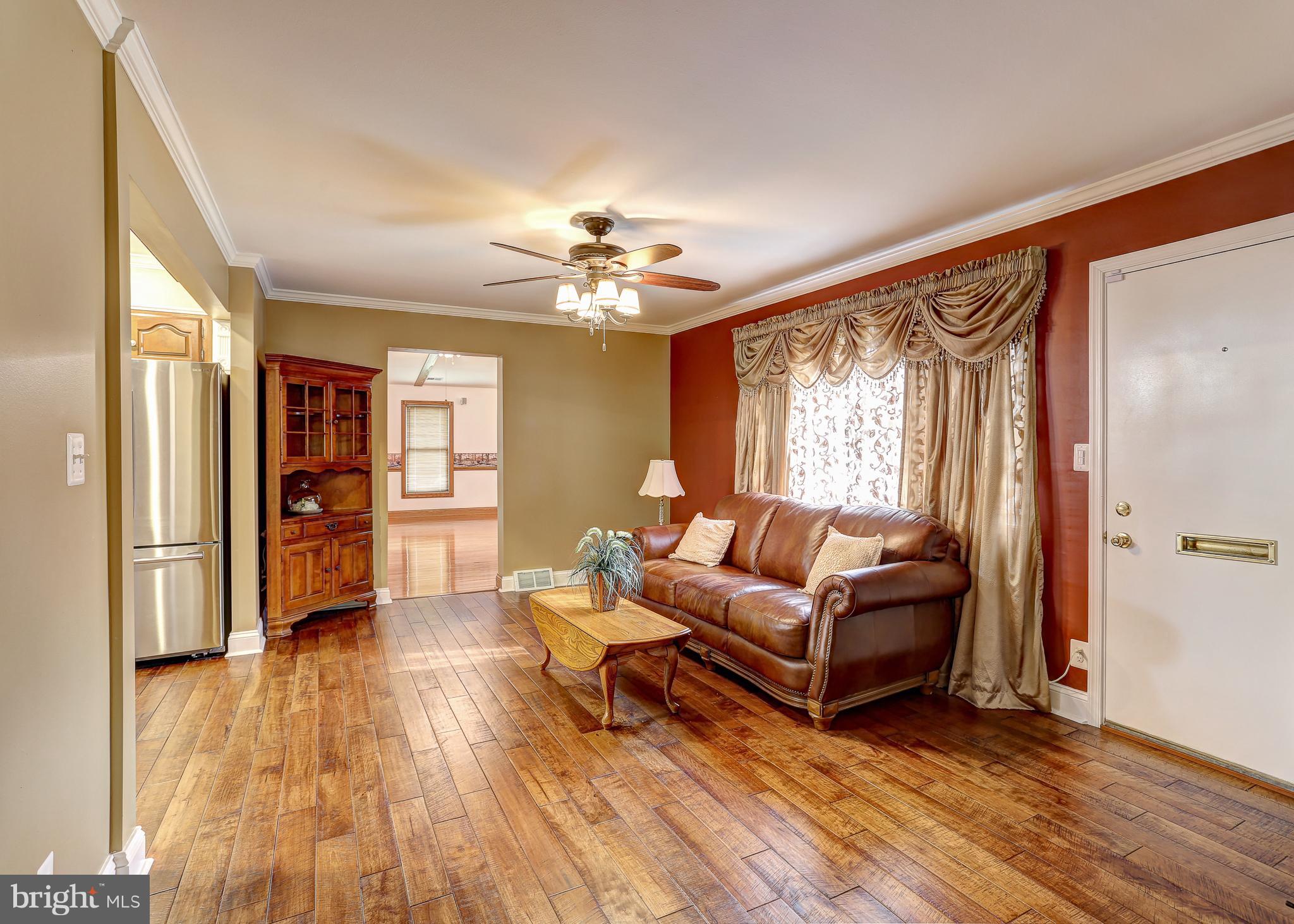 100 Oakmere Road Owings Mills, MD 21117 - Photo 17 of 38 Living area