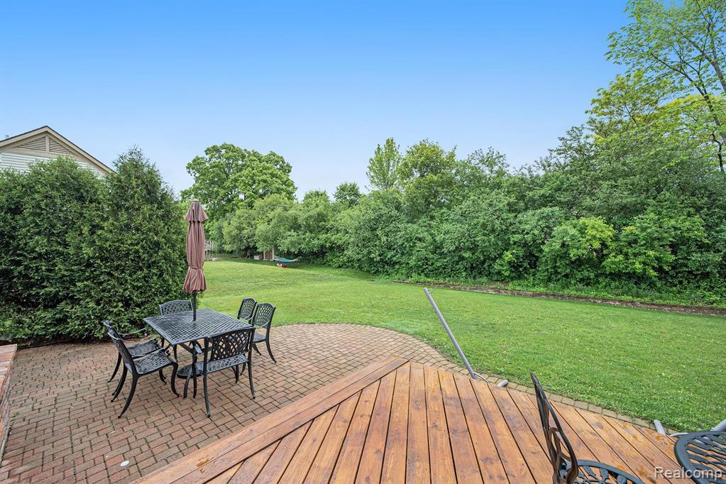 24386 Ridgeview Drive Farmington Hills, MI 48336 - Photo 9 of 42