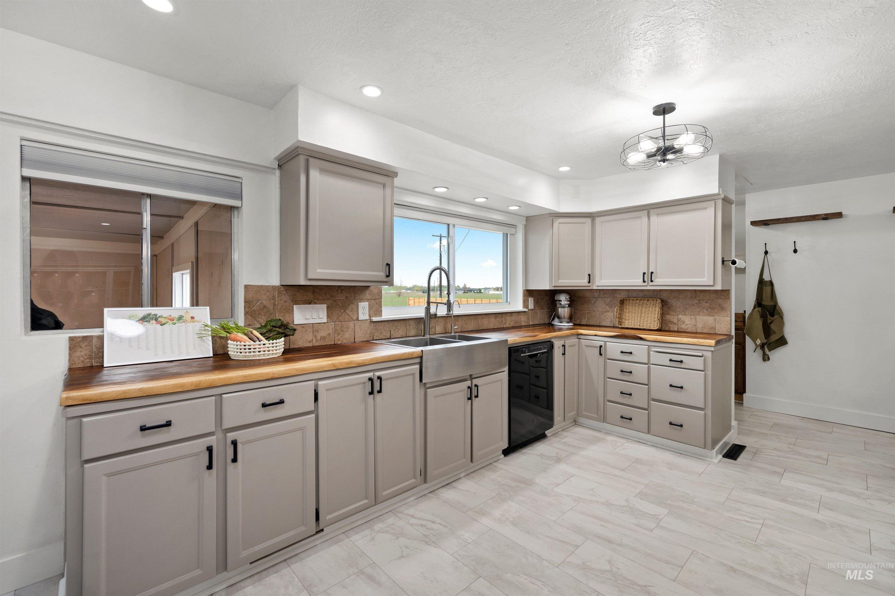 7816 East Victory Road Nampa, ID 83687 - Photo 12 of 44