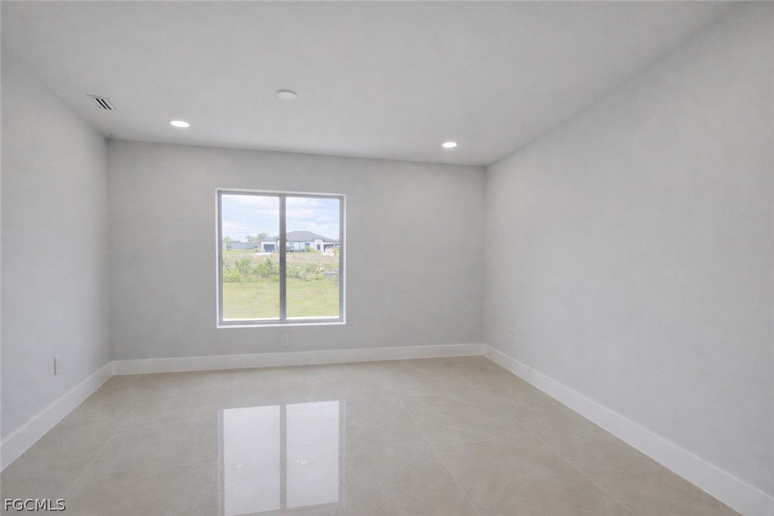 4529 18th Street Southwest Lehigh Acres, FL 33973 - Photo 11 of 50 an empty room with a window