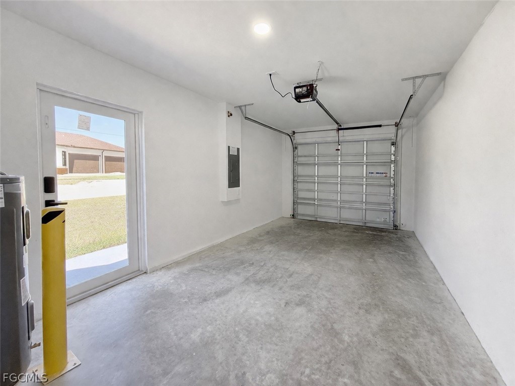 4529 18th Street Southwest Lehigh Acres, FL 33973 - Photo 21 of 50 a view of empty room with ceiling fan