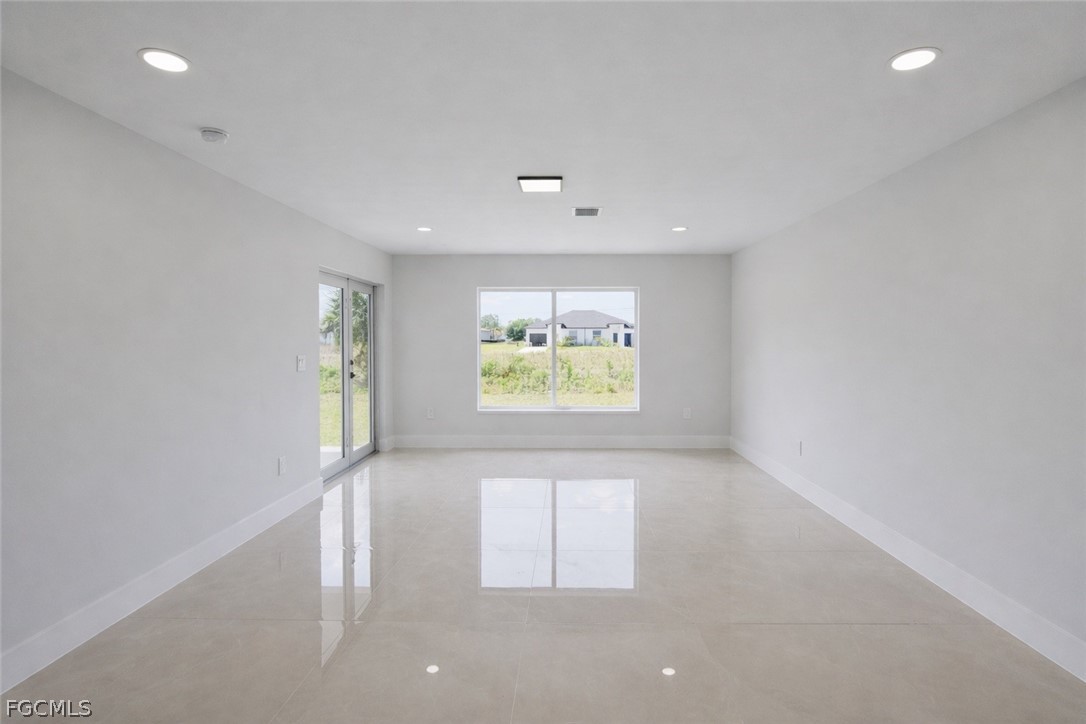 4529 18th Street Southwest Lehigh Acres, FL 33973 - Photo 29 of 50 an empty room with windows