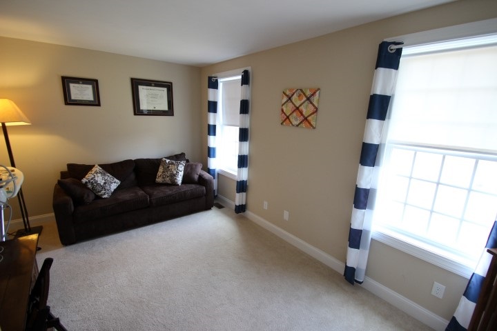 18 Old Chester Road Derry, NH 03038 - Photo 16 of 27