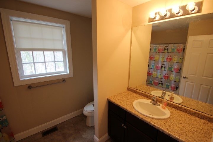 18 Old Chester Road Derry, NH 03038 - Photo 22 of 27