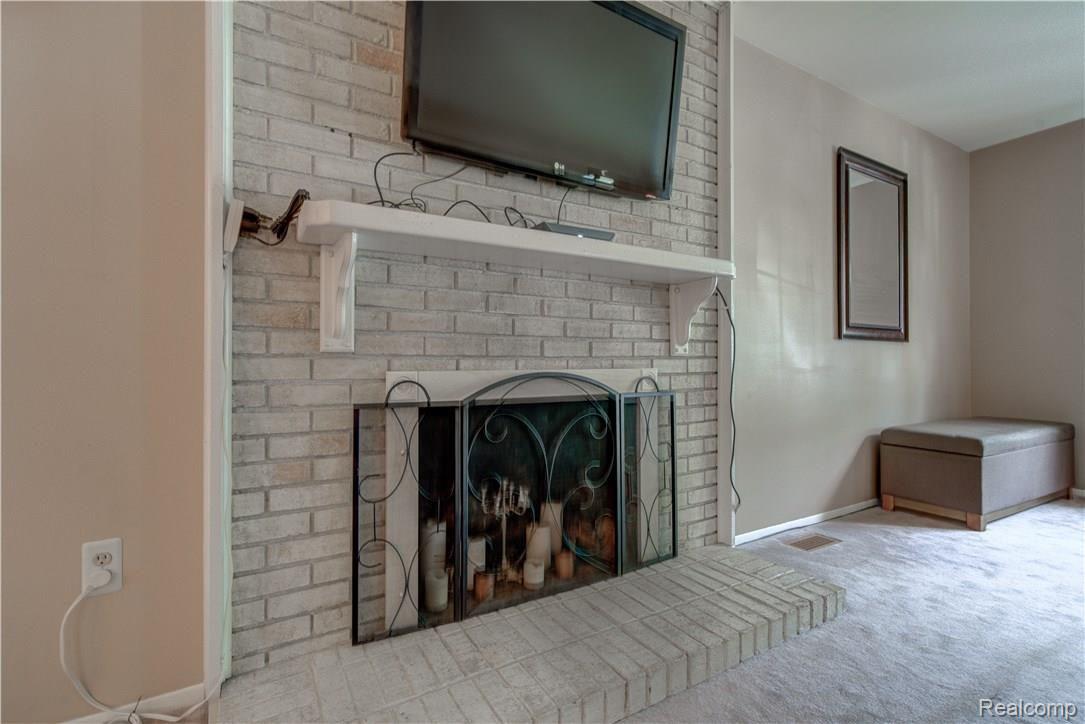 1689 Dancer Drive Rochester, MI 48307 - Photo 9 of 23 Fireplace