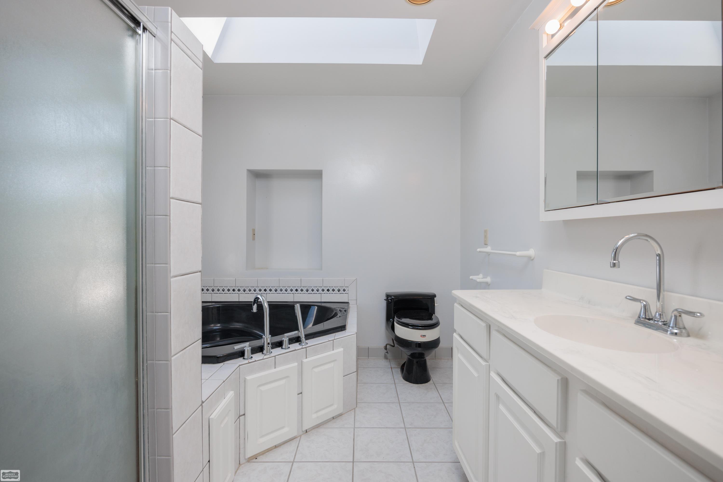 23251 McPhall Road Armada, MI 48005 - Photo 17 of 39 50118336-16.JPG