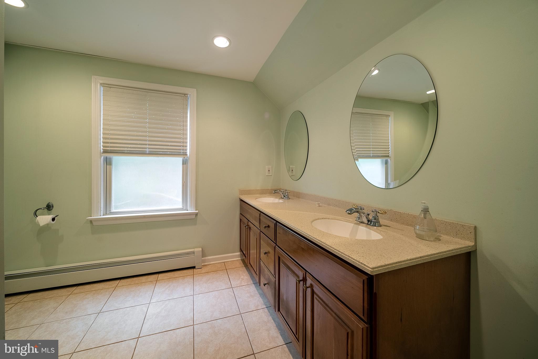 4 Hampton Road Ewing, NJ 08638 - Photo 27 of 37