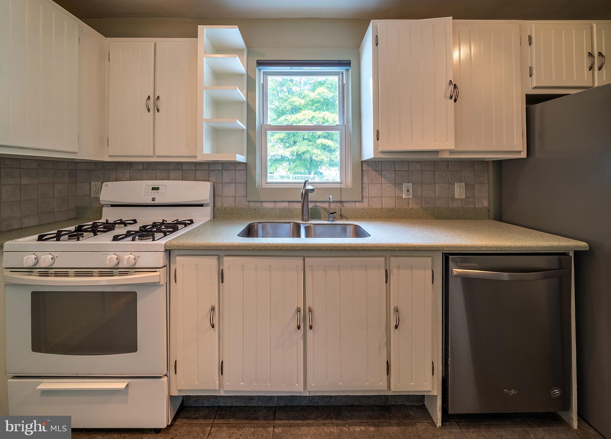 4 Hampton Road Ewing, NJ 08638 - Photo 8 of 37