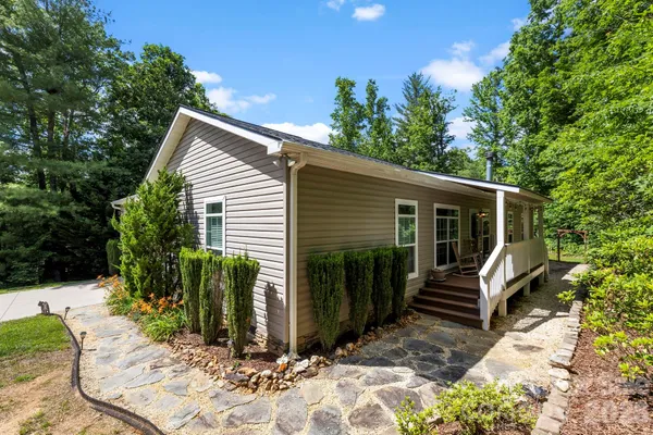 $425,000 | 31 Enochs Way, Fletcher, NC 28732