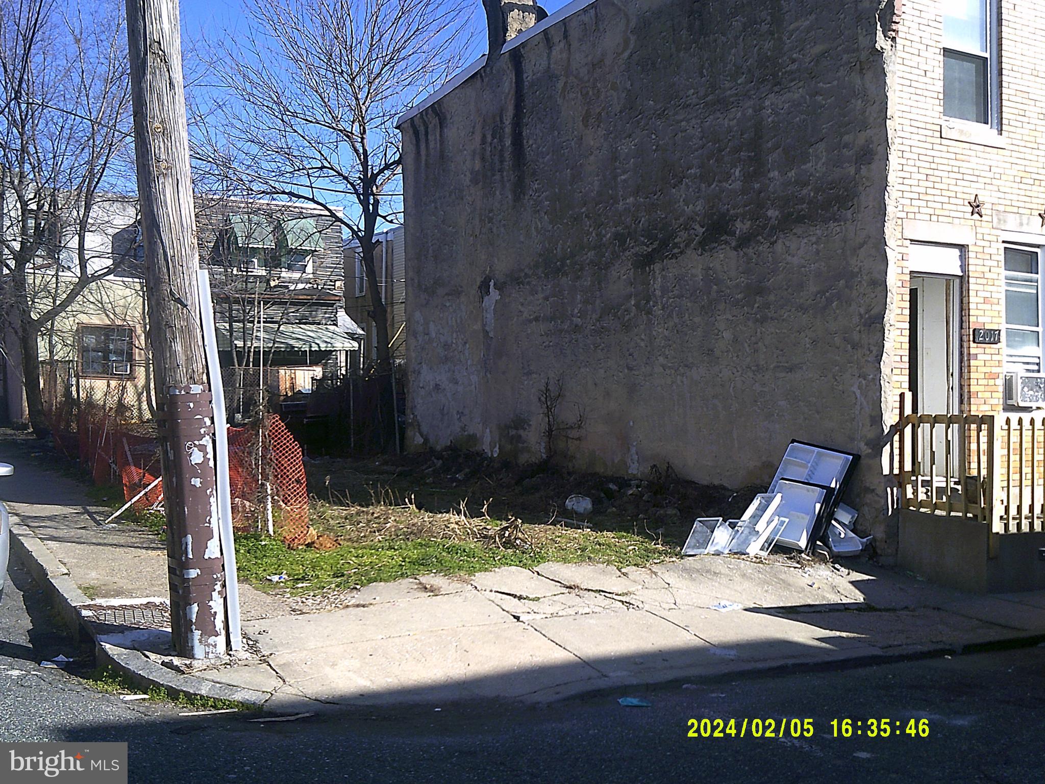 a wooden bench sitting in front of a building