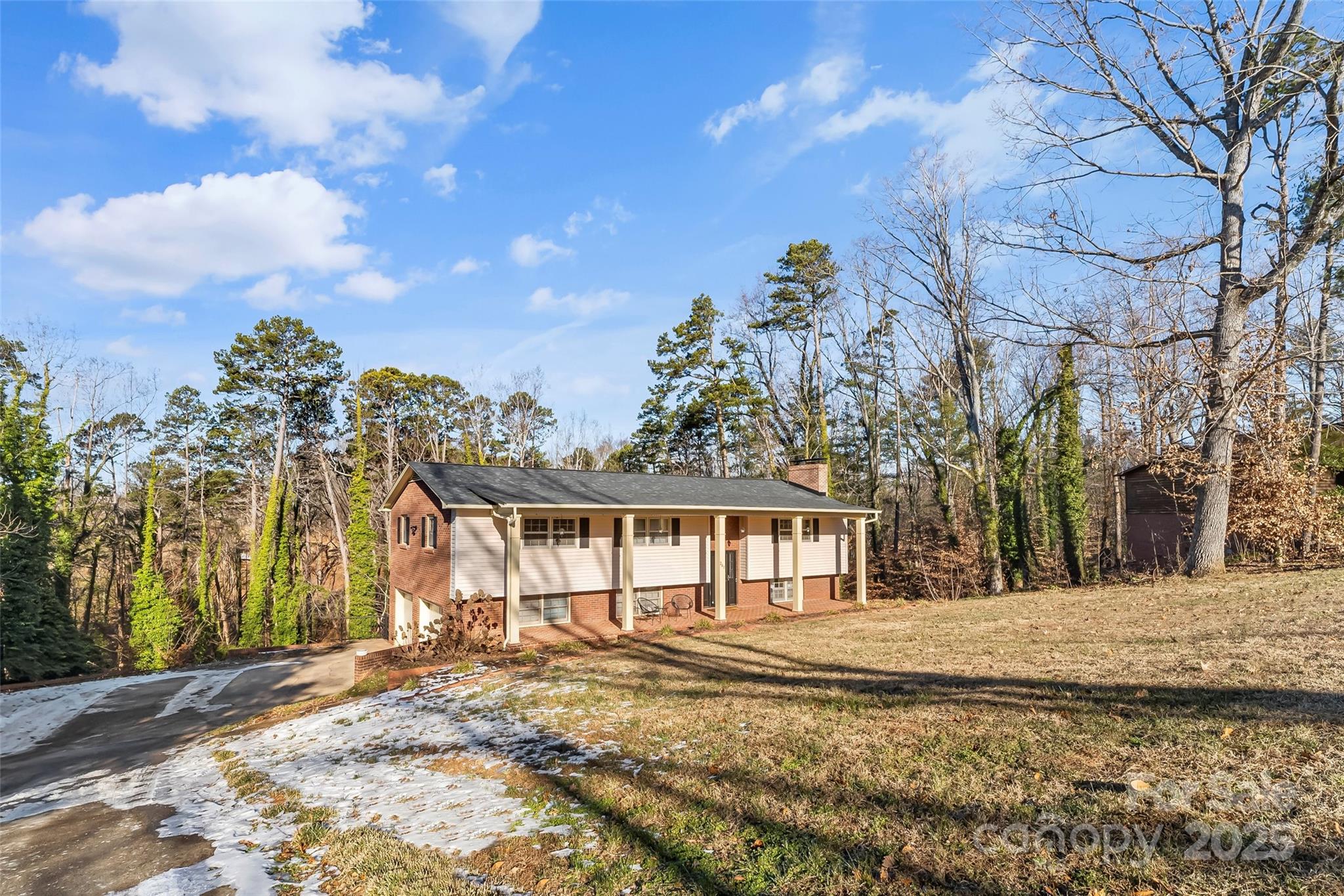 261 Skyline Road Hickory, NC 28601 - Photo 2 of 46 Gallery Image 2