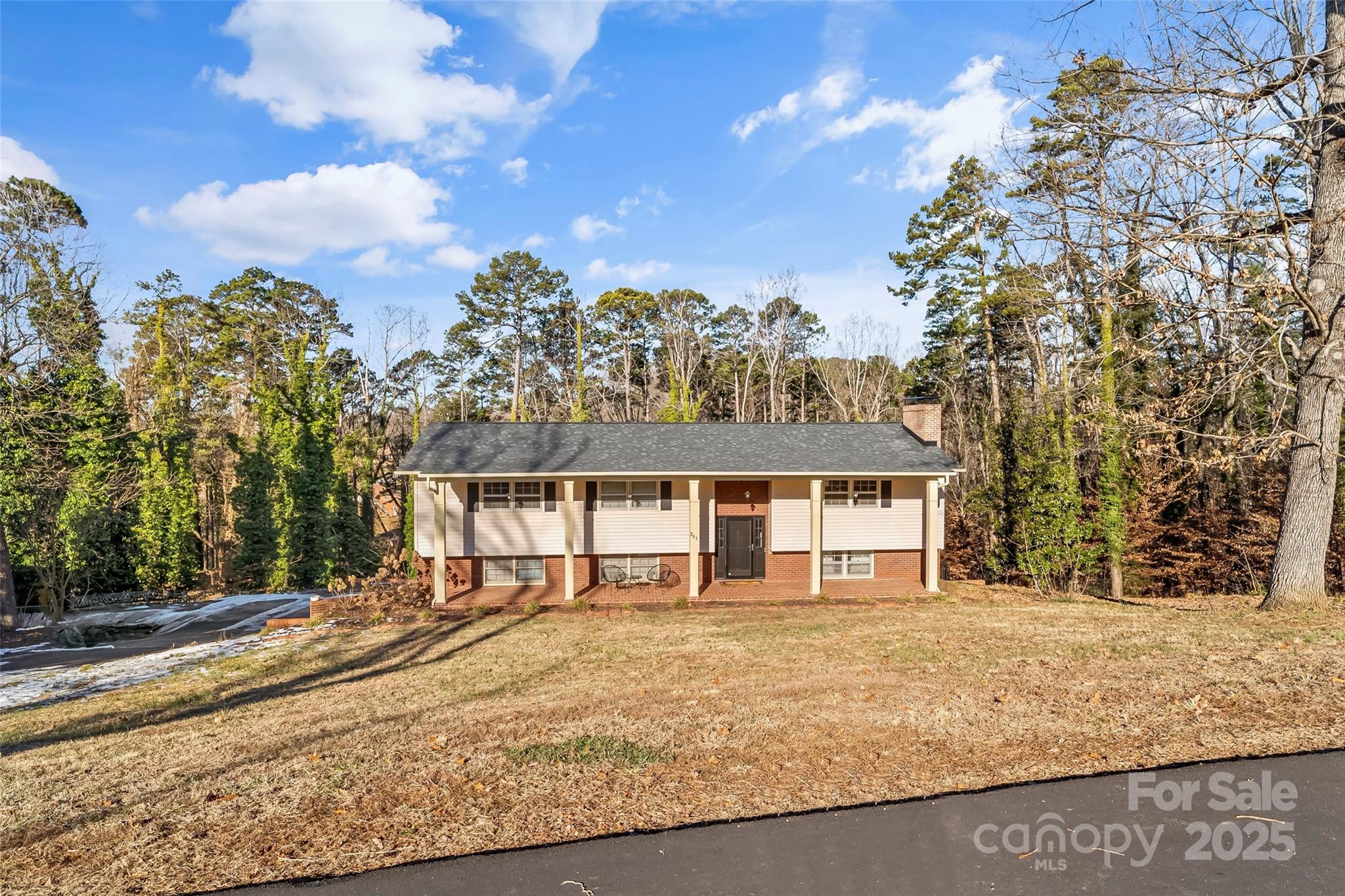 261 Skyline Road Hickory, NC 28601 - Photo 3 of 46 Gallery Image 3