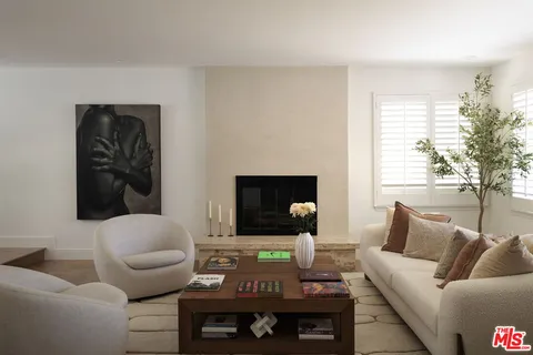 $2,100,000 | 4729 Hermano Drive, Tarzana, CA 91356