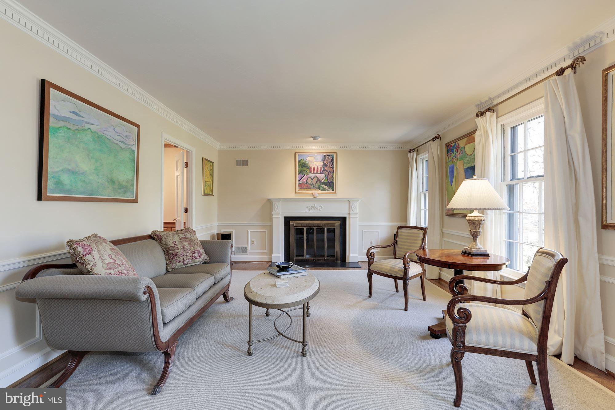 4087 Ridgeview Circle McLean, VA 22101 - Photo 3 of 29 Living Room
