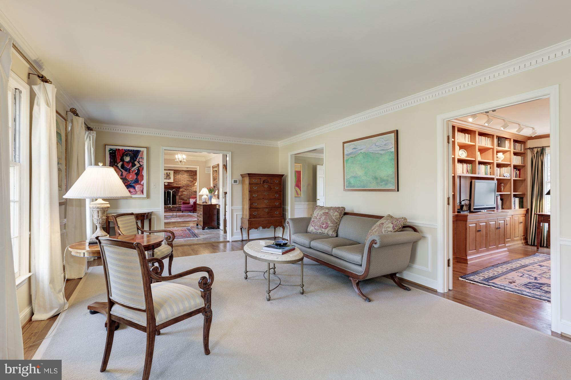 4087 Ridgeview Circle McLean, VA 22101 - Photo 4 of 29 Living Room