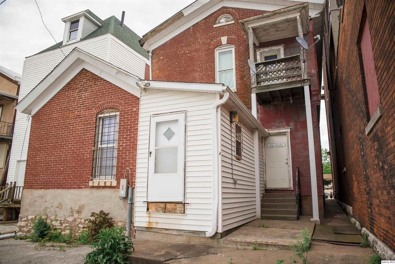 424 South 8th Street Quincy, IL 62301 - Photo 9 of 9 a view of a house with a door and a car parked
