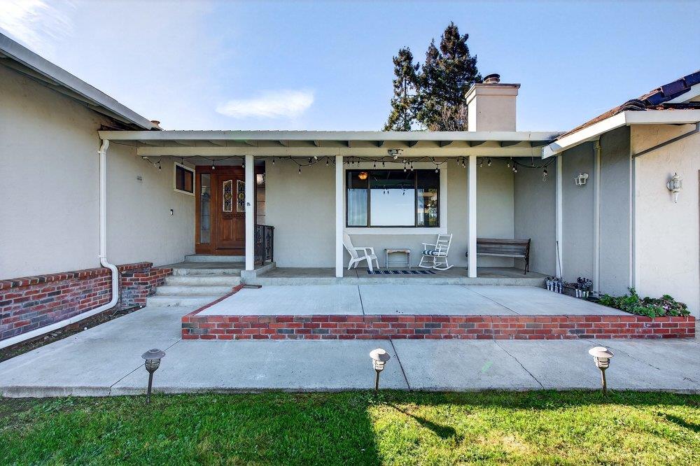 913 Ridgemark Drive Hollister, CA 95023 - Photo 4 of 74