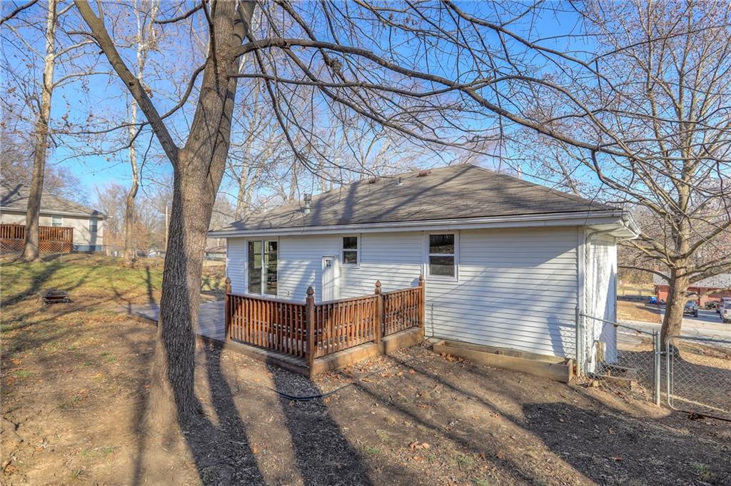2218 Liberty Landing Road Liberty, MO 64068 - Photo 32 of 35