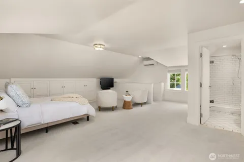 $4,999,000 | 8106 Overlake Drive West, Medina, WA 98039