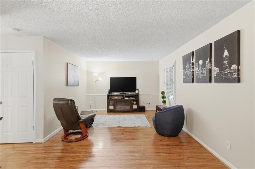 225 Triumph Drive Northwest Atlanta, GA 30327 - Photo 4 of 39