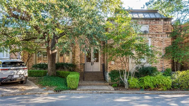 $1,675,000 | 34 Stonecourt Circle, Dallas, TX 75225