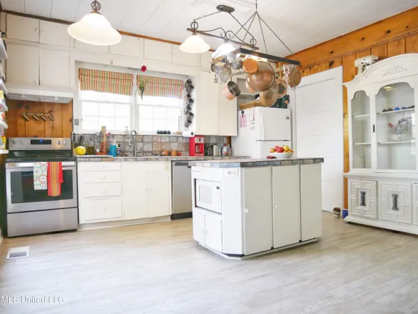 $213,750 | 407 East Percy Street, Indianola, MS 38751