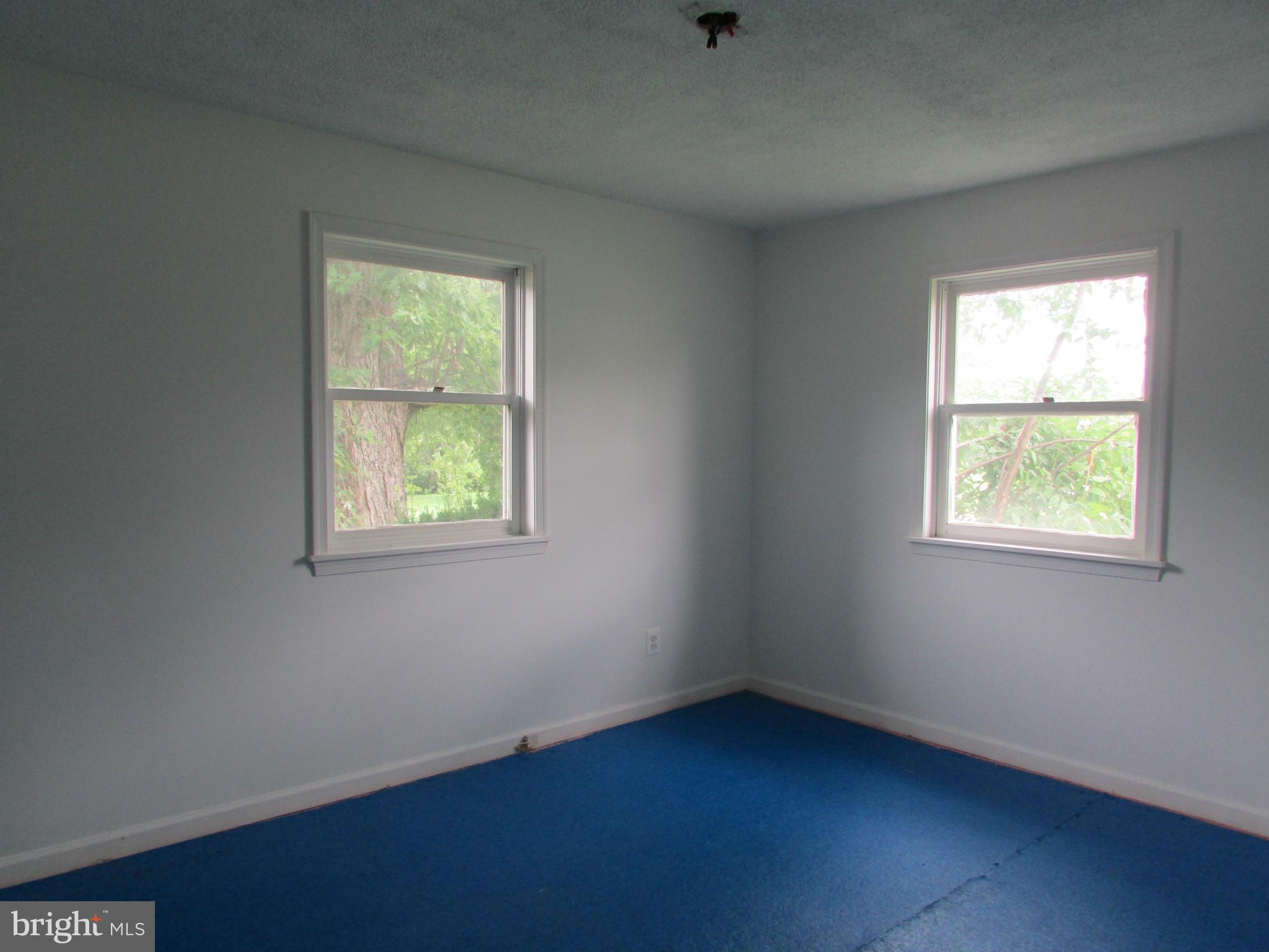 600 Meadow Road Baltimore, MD 21206 - Photo 8 of 13 an empty room with a window