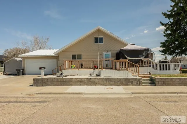$319,900 | 940 Jefferson Avenue, Idaho Falls, ID 83402